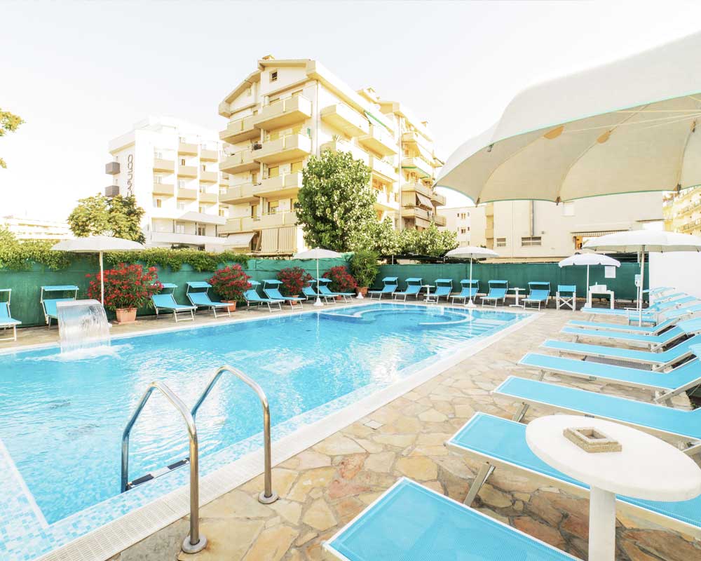 The swimming pool of the Residence Promenade